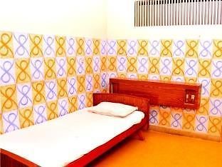 Sri Saibaba Guest House Puducherry Buitenkant foto