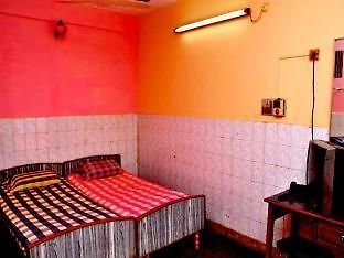 Sri Saibaba Guest House Puducherry Buitenkant foto
